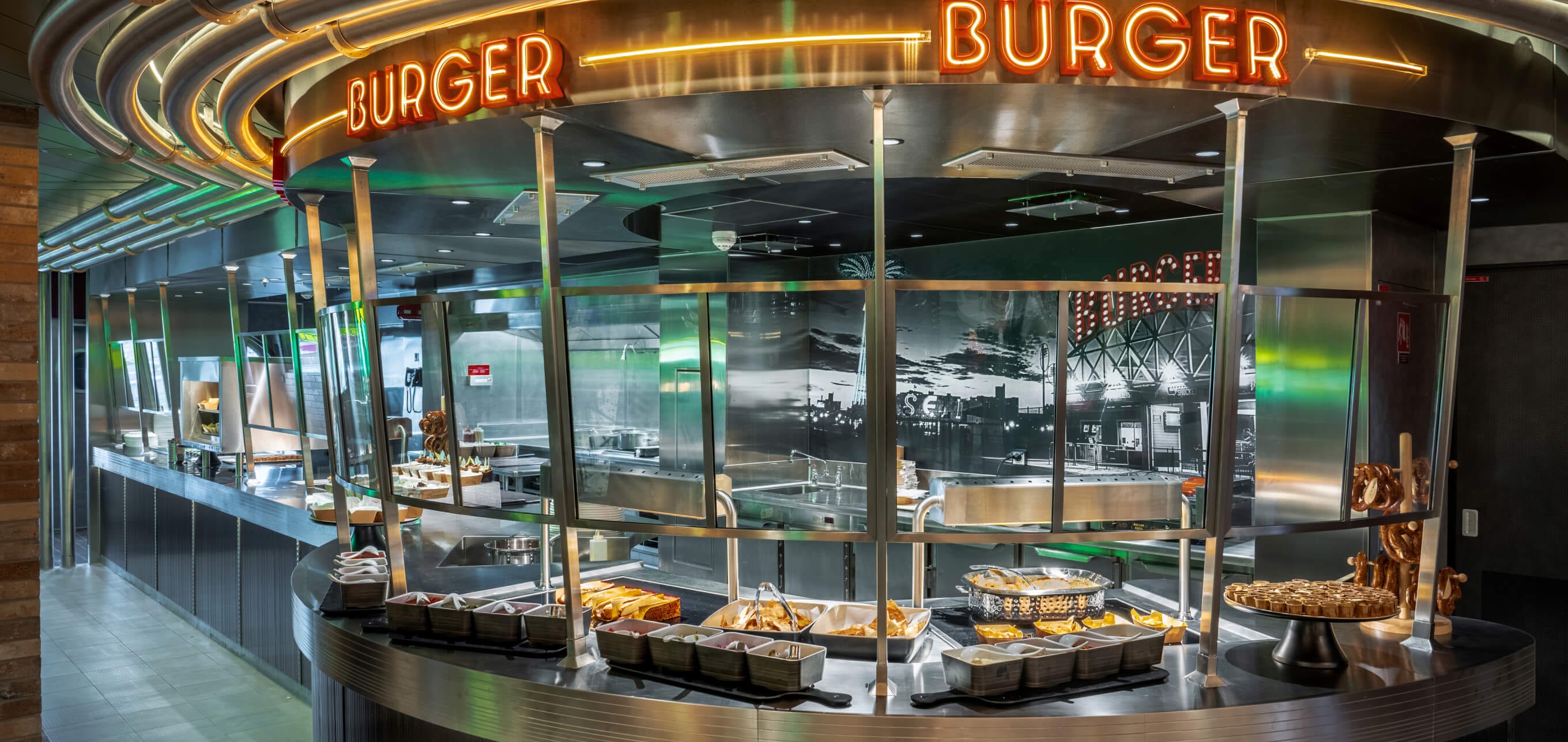 Enjoy old-school diner vibes at Luna Park Pizza & Burger restaurant onboard MSC World America | MSC Cruises
